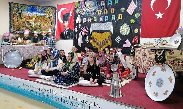 Hınıs'ta Yerli Malı Haftası Coşkusu