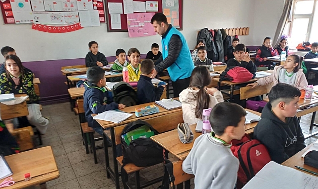 Iğdır'da Öğrencilere Kur'an-ı Kerim Hediyesi