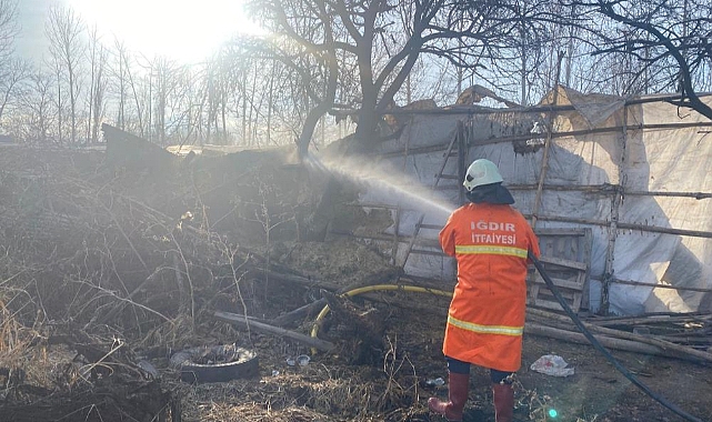 Iğdır'da yanan samanlık tamamen kül oldu
