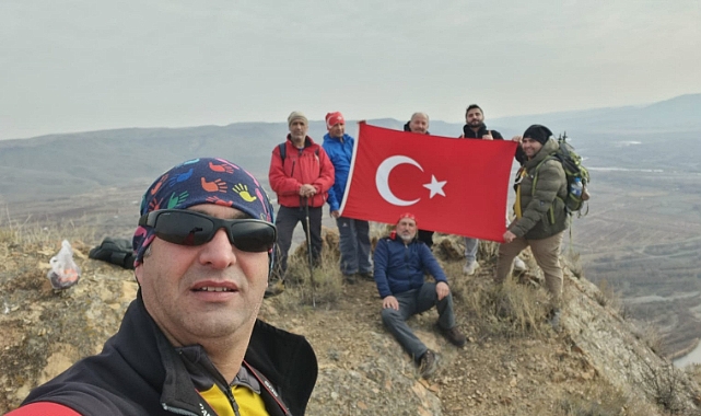 Iğdırlı dağcılar "11 Aralık Uluslararası Dünya Dağlar Günü´nü zirvede kutladı