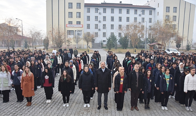 İl Müdürü Gün, Iğdır Mehmet Murat İşler Sosyal Bilimler Lisesi'ni ziyaret etti