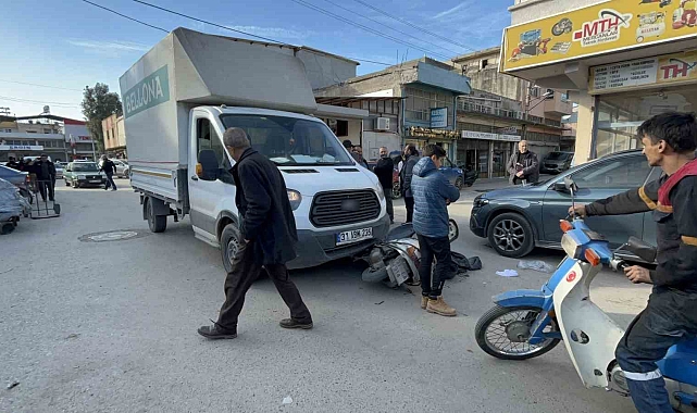 İskenderun'da Acı Kaza: Ekmeğiyle Savrulan Motosikletli Hayat Mücadelesi Veriyor