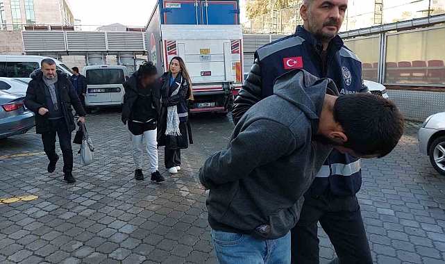 Kadının boynundaki altını çalan kapkaççılar tutuklandı
