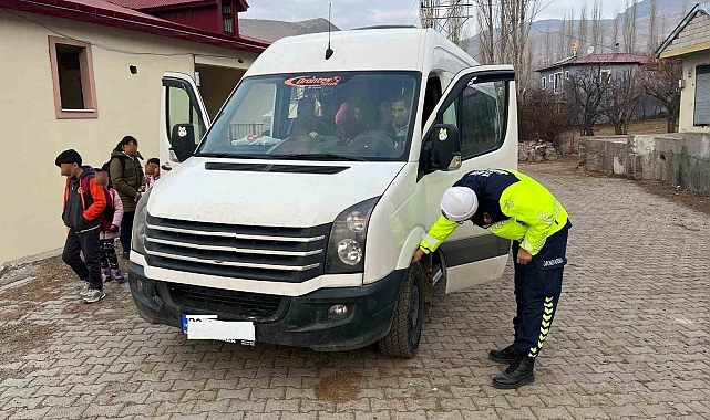 Kars'ta jandarma okul servislerini denetledi