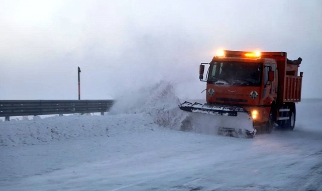 Kars'ta Kar Yağışı ve Tipi Hayat Felç Etti, Yollar Kapalı