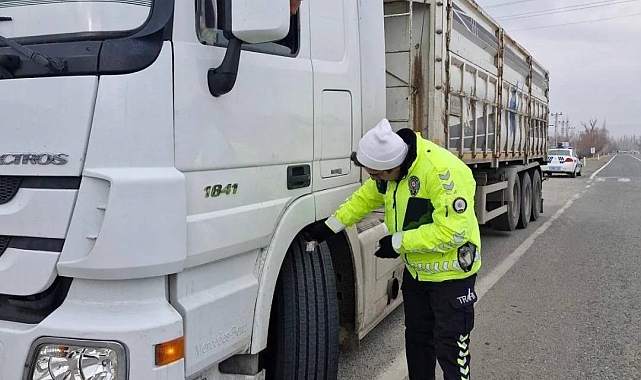 Kars'ta trafik güvenliğini sağlamak amacıyla kış lastiği denetimi
