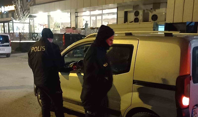 Kız yurtları önünde polis ekiplerince sıkı denetim