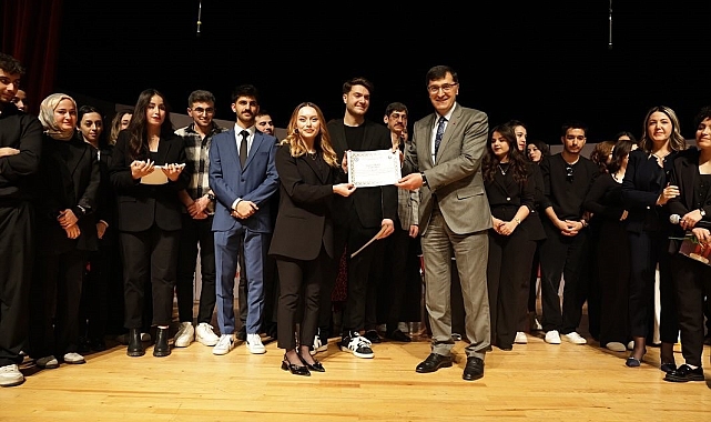 Kütahya'da "Kerem İle Aslı-Modern Masal" Tiyatro Oyunu İlgi Gördü