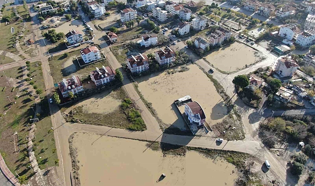 Manavgat ta dün yaşanan sel felaketinin yaraları sarılmaya başladı