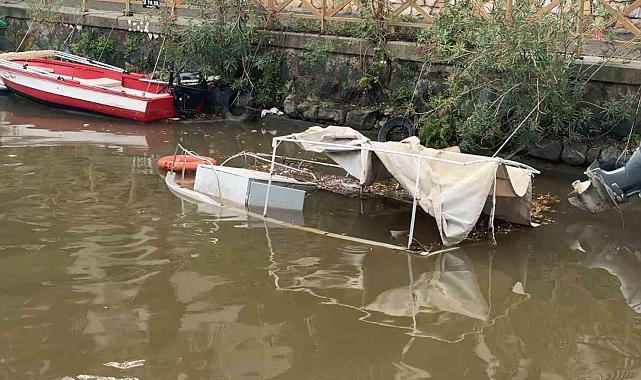 Marmaris'te, balıkçı tekneleri batmaya başladı