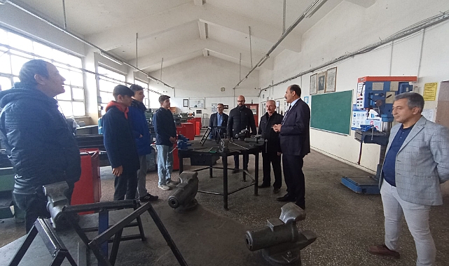 Müdür Gün; “Meslek lisesinin avantajlarını elde etmek için etkili ve düzeli ders çalışalım”