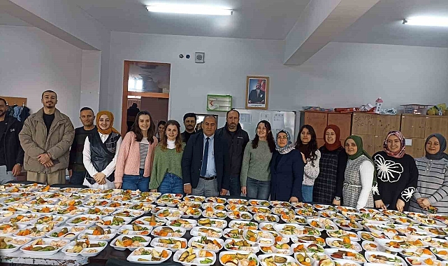 Muradiye'de Meyve Şenliği ile Paylaşma Kültürü Yeşeriyor