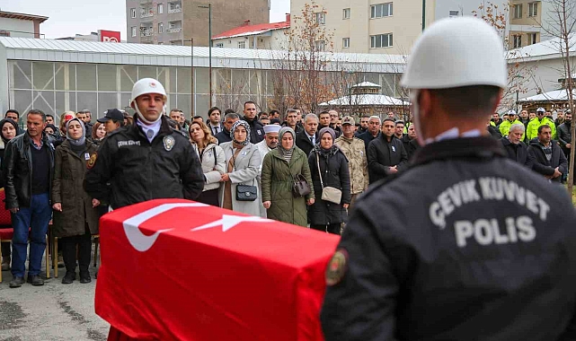 Muş'ta kalp krizi geçirerek vefat eden polis memuru için cenaze töreni düzenlendi