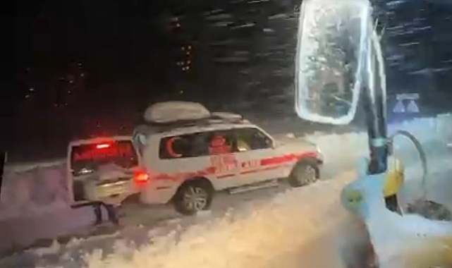 Muş'ta Kar Fırtınası Ekipleri Mahsur Bıraktı: Zorlu Kurtarma Operasyonu