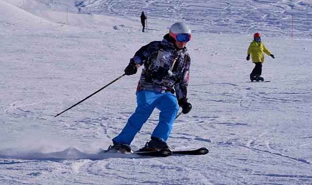 Palandöken Kayak Merkezi'nde sezon erken açıldı