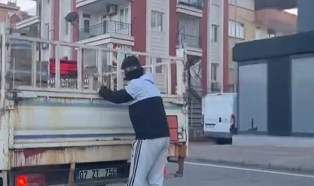 Patenci gençler, tehlikeli hareketlerine devam ediyor