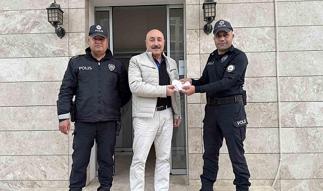 Polis, bulduğu 30 bin 200 TL'yi sahibine teslim etti