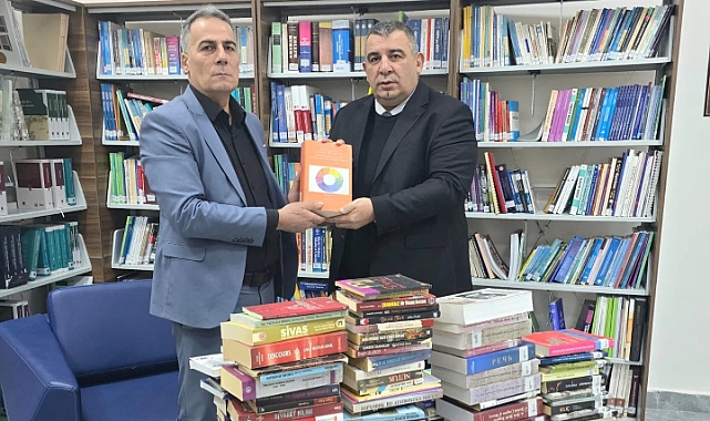 Prof. Dr. Cengiz Atlı’dan Iğdır Üniversitesine Kitap Bağışı