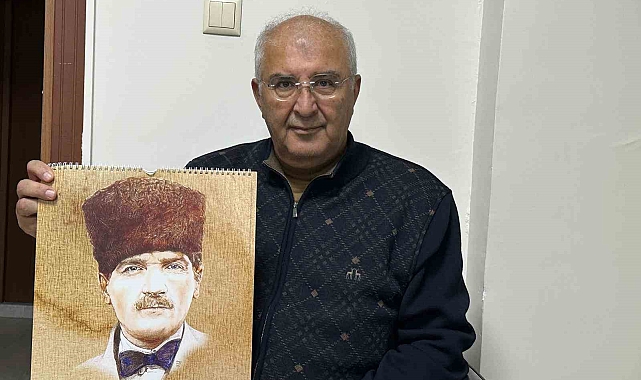 Prof. Dr. Hakan Hadi Kadıoğlu,  Mustafa Kemal Atatürk'ün posterlerinden oluşan bir takvim hazırladı