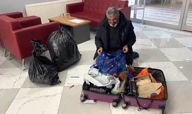 Rojin'in eşyalarını teslim alan acılı baba, kızının kıyafetlerini kokladı