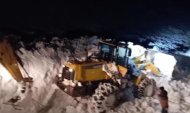 Şırnak'ta çığ altından sağ kurtulan kepçe operatörü: "Arkadaşlarıma can borçluyum, komutanımız beni sırtında taşıdı"