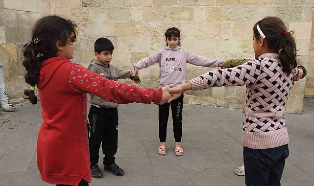 Suriyeli çocuklar hiç görmedikleri ülkelerine gidecek olmanın heyecanını yaşıyor