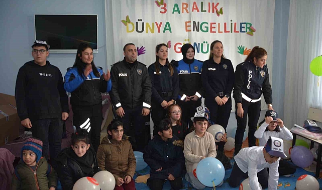 Tatvan'da polisler özel çocukları unutmadı