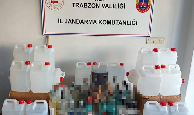 Trabzon'da iki şüphelinin evinde yapılan aramada sahte alkol ele geçirildi