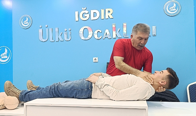 Ülkü Ocakları Iğdır'da Gençlere Hayat Kurtarma Dersi