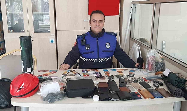 Unutulan eşyalar Zabıta Dairesi Başkanlığı'nda sahiplerini bekliyor