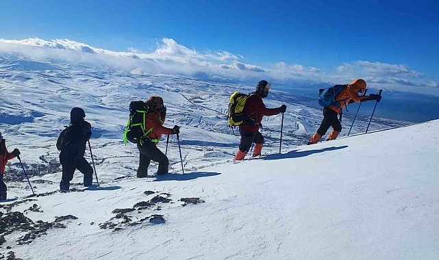 Vadi Doğa Sporları Kulübü, Küçük Erek Dağı'nı Fethetti