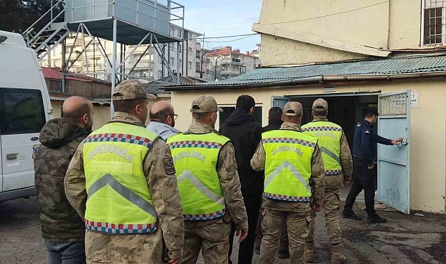 Van'da Düzensiz Göçmen Operasyonu: 5 Kişi Yakalandı, 4 Organizatör Tutuklandı