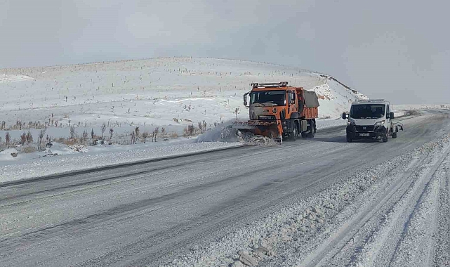 Van'da Yaşamı Felç Eden Kar Yağışı: 21 Yerleşim Yeri Ulaşıma Kapalı