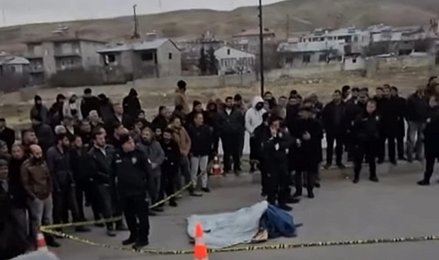 Van'da yolun karşısına geçmeye çalışan çocuğa kamyon çarptı