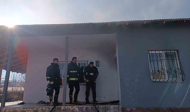 Van'ın Edremit ilçesinde bir evde yangın çıktı