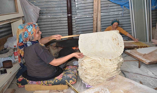 Yufka ekmeği geleneği sürdürülüyor