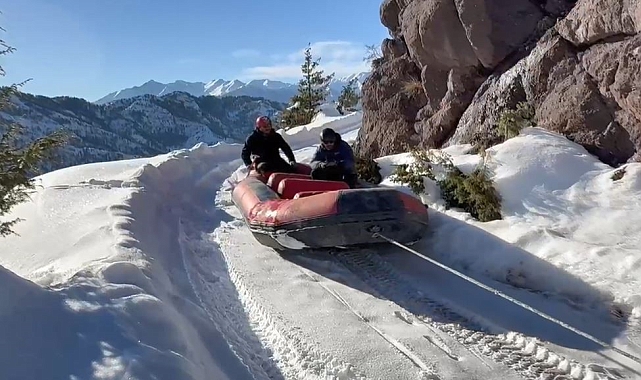 Yusufeli'nde Kar Üzerinde Rafting Heyecanı