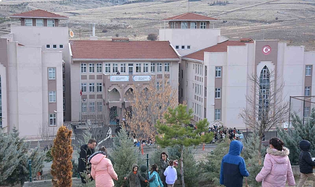 20 Milyon Öğrenci Karne Aldı, Yarıyıl Tatili Başladı!