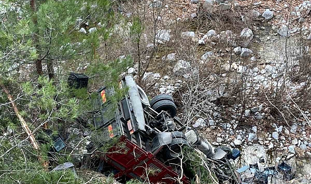 Adana'da Kamyonet Uçuruma Düştü: 1 Ölü, 1 Yaralı