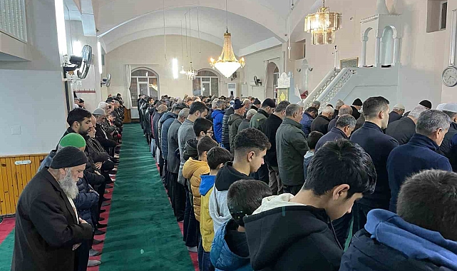 Adıyaman'da Regaip Kandili Coşkusu: Birlik ve Beraberlik Mesajları Verildi