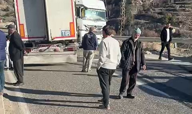 Adıyaman'da Tır Arızası Trafiği Felç Etti
