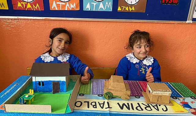 Ağrı'nın Diyadin İlçesinde Minik Eller, Atık Malzemelerle Büyük Hayaller Yaratıyor