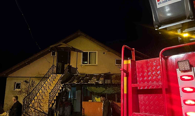 Akyazı'nda Soba Bacası Yangını Panik Yaratırken İtfaiye Ekipleri Alevleri Söndürdü