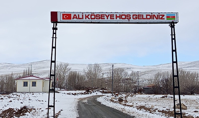 Aliköse Köyü'nde Türkiye-Azerbaycan Dostluğunu Simgeleyen Hoş Geldiniz Tabelası