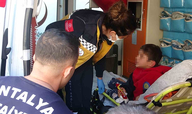 Ambulansta "Annemin parası yok" diyen küçük Efe ve 2 kardeşi devlet korumasında