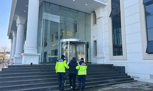 Anadolu Otoyolu'ndaki ticari takside 3 kaçak göçmen yakalandı