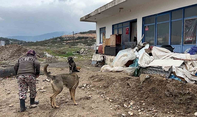 Antalya'da Yaşlı Kadının Dramı: Evsiz Kaldı, Metruk Bir Binada Yaşıyor