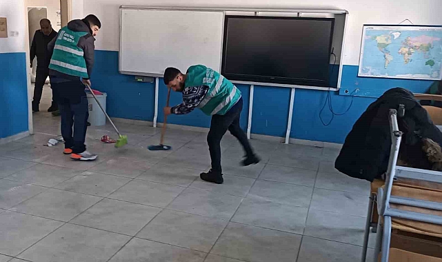 Ardahan'da Hükümlüler Okulları Temizledi