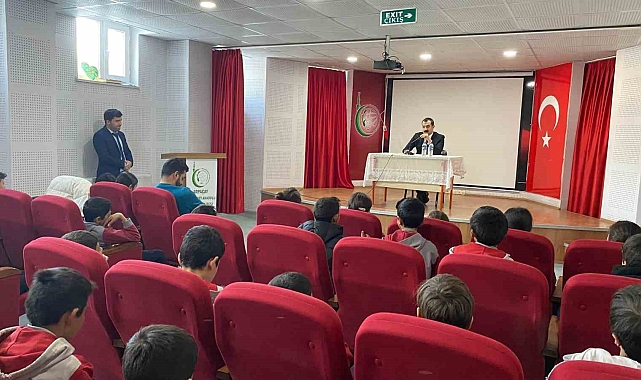 Arpaçay'da Gençlere Meslek Seçimi Yolculuğunda Işık Tutuldu