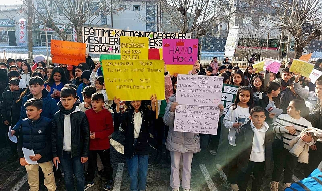 Bahçesaray'ın Eğitim Çınarı Hamdi Toprak'a Veda